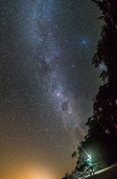 Nowa Zelandia, nocne niebo nad kempingiem